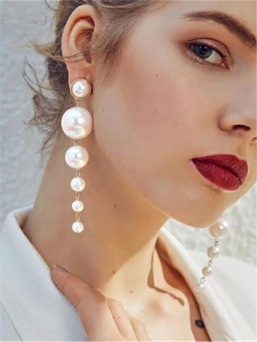Versatile Pearls Design Earrings For Women