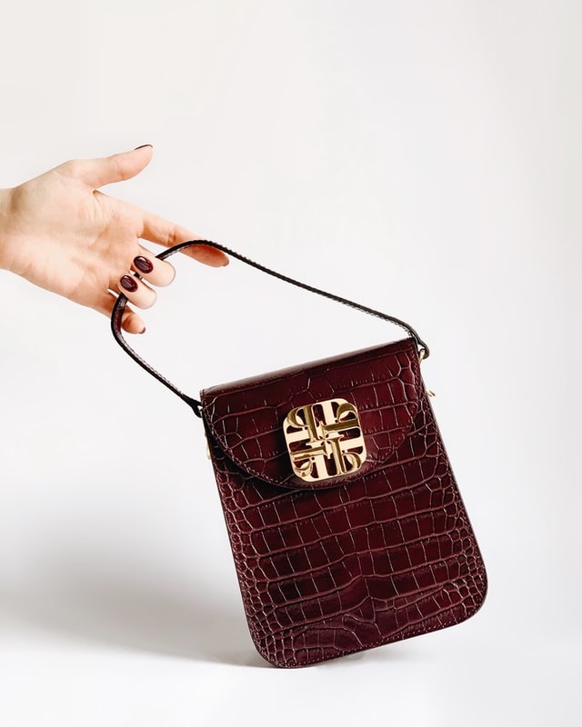 Small and exquisite crocodile leather handbag